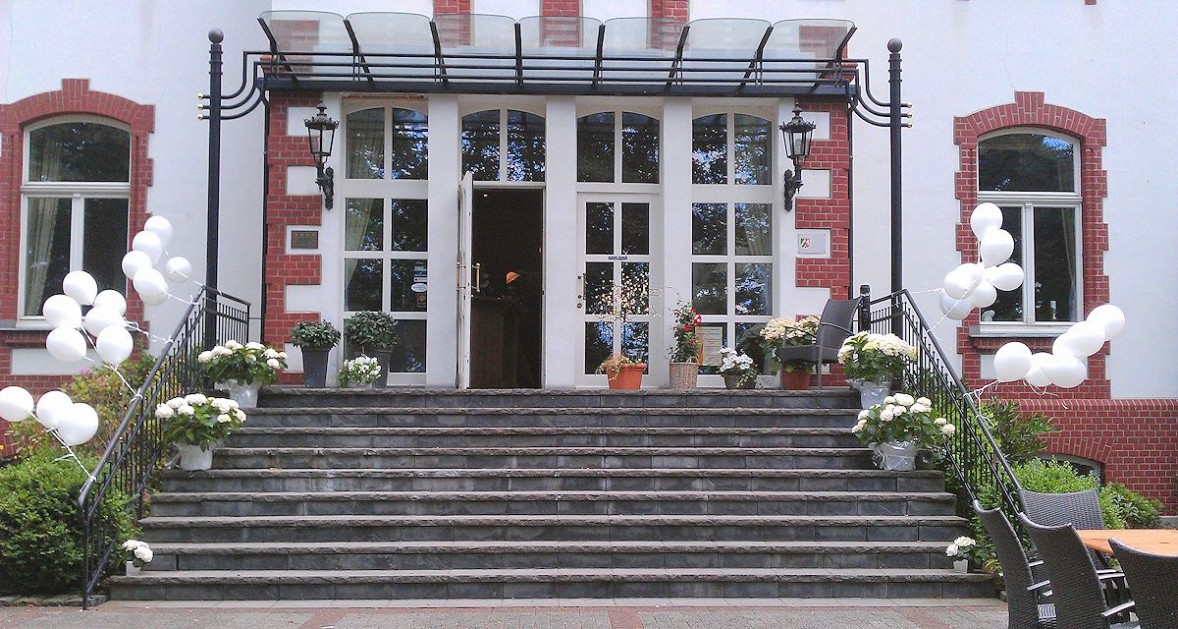 geschückter Eingang zu Hotel Villa Sophienhöhe